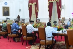 Presiden Jokowi dalam Rapat Terbatas di Istana Kepresidenan , Jakarta, Kamis (18/11) tetap menargetkan tingkat kemiskinan ekstrem capai nol persen di 2024 (Biro Setpres)