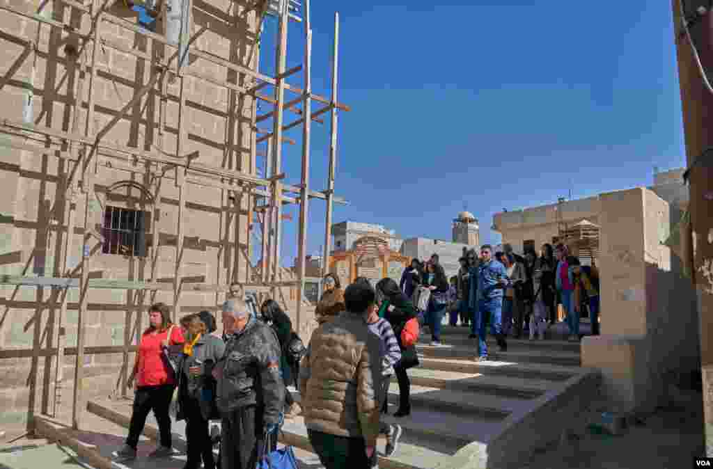 The Ministry of Tourism and Antiquities is working throughout many Egyptian provinces to inspect the archeological sites and enhance the efficiency of tourist facilities, security, and services provided. (Hamada Elrasam/VOA) 