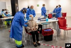 Madrid Emergency Service health workers conduct rapid antigen tests for COVID-19 in the southern neighborhood of Vallecas in Madrid, Spain, Oct. 2, 2020.