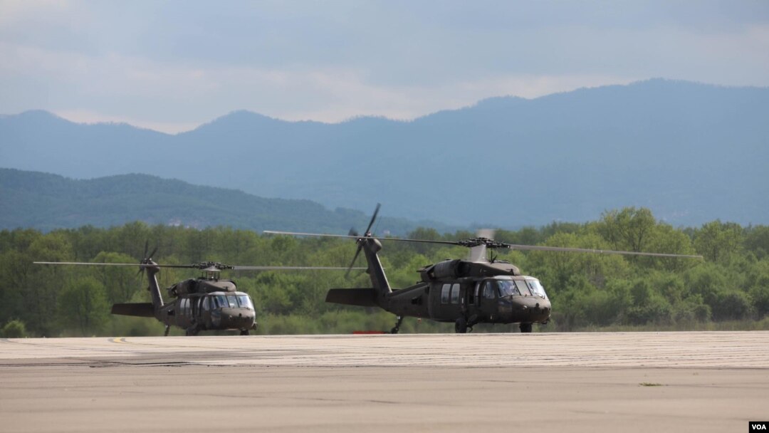 Američki helikopteri u na aerodromu Dubrava kod Tuzle, 17. maj 2021.