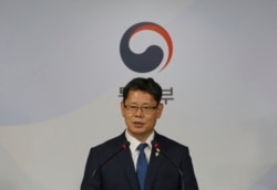 김연철 한국 통일부 장관은 최근 남북관계 악화에 대한 책임을 지겠다며 17일 청와대에 사의를 전달했다.