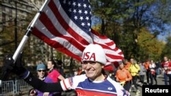 El Central Park de Nueva York vivió su maratón con miles de atletas que no se resignaron a la suspensión. 