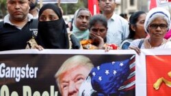 Afines del Partido Comunista de India - Protestan por la visita a la India del presidente estadounidense Donald Trump en Mumbai.