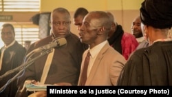 Le chef de l'ex-junte Amadou Haya Sanogo devant la cour d'assises de Sikasso, dans le sud du Mali, le 30 novembre 2016.