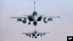 19일 프랑스 라팔 전투기들이 이라크 내 ISIL 시설에 공습을 가하기 위해 출격했다.