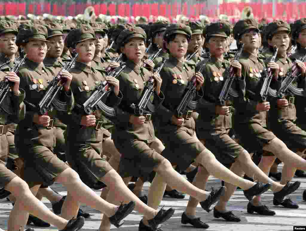 North Korea&#39;s Worker-Peasant Red Guard members attend a parade marking the 1948 establishment of North Korea, in Pyongyang. (REUTERS/Kyodo) 