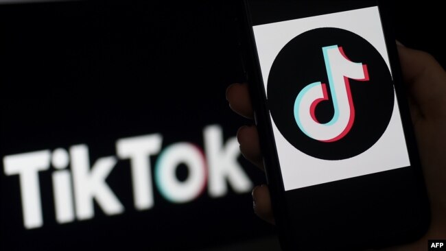 维吉尼亚州一部手机上显示的中国公司拥有的抖音海外版TikTok的标识。
