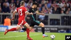 Marco Asensio du Real Madrid marque un but contre le Bayern de Munich, à Munich le 25 avril 2018