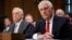 El secretario de Defensa de EE. UU., Jim Mattis, y el secretario de Estado, Rex Tillerson, dijeron a la Comisión de Relaciones Exteriores del Senado el lunes que la autorización actual de guerra no debería derogarse.