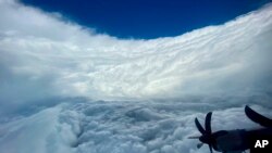 Esta foto proporcionada por la Reserva de la Fuerza Aérea muestra una vista del cielo del huracán Épsilon tomada por el equipo de cazadores de huracanes de la Reserva de la Fuerza Aérea sobre el Océano Atlántico tomada el miércoles 21 de octubre de 2020.