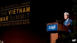 Ngoại trưởng Mỹ John Kerry phát biểu tại Thượng đỉnh Chiến tranh Việt Nam tại Thư viện Tổng thống Lyndon Johnson trong khuôn viên Đại học Texas ở Austin, ngày thứ tư 27/4/2016.