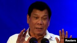 Tổng thống Philippines Rodrigo Duterte đọc diễn văn tại lễ kỷ niệm 80 năm ngày thành lập Cục Điều tra Quốc gia ở Manila, 14/11/2016. 