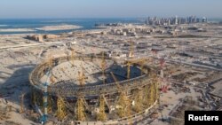 Pemandangan umum Qatar dari Stadion Lusail yang sedang dibangun di Lusail menjelang Piala Dunia 2022. (Foto: FIFA via REUTERS)
