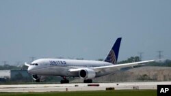 El vuelo de United cubría ruta hacia Denver, Colorado, cuando fue obligado a regresar al aeropuerto de Houston.