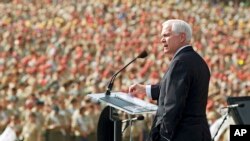 Former Defense Secretary Robert Gates speaking to Boy Scouts in 2010.