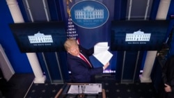 Predsjednik Trump na redovnom brifingu o kornavirusu, u Bijeloj kući 20. aprila 2020. (Foto: AP/Alex Brandon)