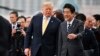 Le Premier ministre japonais Shinzo Abe, à droite, en compagnie du président américain Donald Trump, Yokosuka, au sud de Tokyo, le 28 mai 2019.