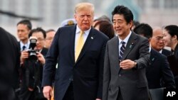 Le Premier ministre japonais Shinzo Abe, à droite, en compagnie du président américain Donald Trump, Yokosuka, au sud de Tokyo, le 28 mai 2019.