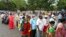 រូបឯកសារ៖ មនុស្ស​តម្រង់​ជួរ​ដើម្បី​ទទួល​ការចាក់​វ៉ាក់សាំង​បង្ការ​ជំងឺ​កូវីដ១៩ នៅ​មជ្ឈមណ្ឌល​ចាក់វ៉ាក់សាំង​នៅ​ទីក្រុង Mumbai នៃ​ប្រទេស​ឥណ្ឌា កាលពី​ថ្ងៃទី២២ ខែមេសា ឆ្នាំ២០២១។