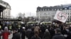 Suède : des dizaines d'hommes masqués attaquent des migrants à Stockholm
