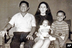 Le président Obama (à droite) durant son enfance en Indonésie