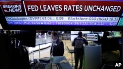A television screen on the floor of the New York Stock Exchange shows the rate decision of the Federal Reserve, Feb. 1, 2017.