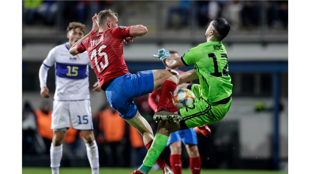 Fudbaleri Češke savladali su reprezentaciju Kosova rezultatom 2:1 i plasirali se na Evropsko prvenstvo, u Plzenju, 14. novembra 2019. (Foto: AP)