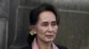 Pemimpin Myanmar Aung San Suu Kyi meninggalkan Pengadilan Kriminal Internasional di Den Haag, Belanda, setelah sidang , 10 Desember 2019. (AP/Peter Dejong, File)