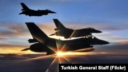 Turkish Air Force F-16s on patrol