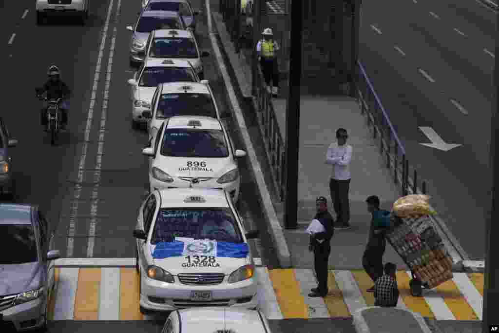اعتصاب رانندگان تاکسی در پایتخت گواتمالا در اعتراض به خدمات تاکسی های اینترنتی که توسط شرکت های خصوصی اداره می شوند.