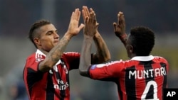 Kevin Prince Boateng e Sulley Muntari foram colegas de equipa no AC Milan em 2013