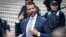 Donald Trump Jr., putra mantan Presiden Donald Trump, berbicara kepada media di New York (foto: dok). 