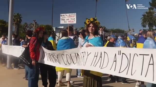 Українці Каліфорнії провели демонстрації до третіх роковин повномасштабного вторгнення РФ. Відео - лютий 25, 2025 episode artwork
