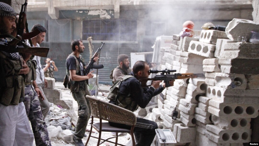 Pemberontak Suriah terlibat bentrokan dengan pasukan pemerintah di kota Aleppo, Suriah utara (11/10).