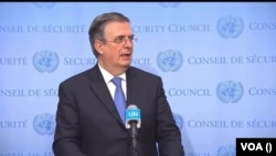 El canciller de México, Marcelo Ebrard, habla a la prensa antes del debate sobre tráfico de armas en Naciones Unidas el 22 de noviembre de 2021. Foto tomada de video.