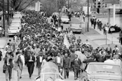 Martin Luther King ve destekçileri Alabama eyaletinin Montgomery kentinde