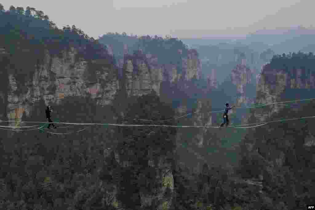 Contestants participate in a slackline contest in Zhangjiajie, in central China&#39;s Hunan province.