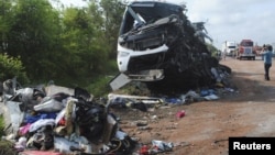 Restos del autobus que esta mañana colisionó en Veracruz, México, contra un camión de carga. 43 personas murieron, según las autoridades.