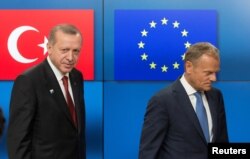 FILE - Turkish President Recep Tayyip Erdogan (L) stands with European Council President Donald Tusk before a meeting at the European Council in Brussels, Belgium, May 25, 2017.