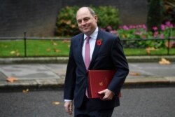Menteri Pertahanan Inggris Ben Wallace tiba di Downing Street. (Foto: AFP)