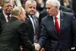 El presidente ruso Vladimir Putin dijo que abordó con el vicepresidente de EE.UU., Mike Pence, el tema de las relaciones con Irán.