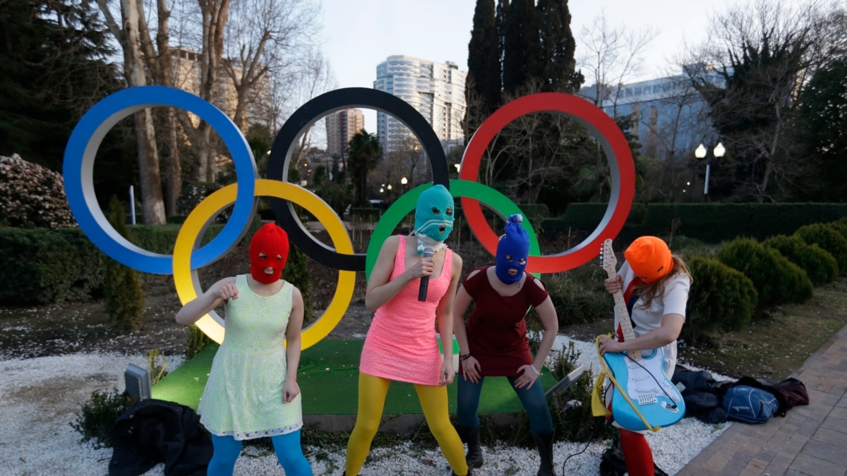 Pussy Riot Say Cossacks Beat Them With Whips In Sochi 