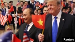 Tổng thống Trump trong chuyến thăm Việt Nam tháng Hai năm 2019.