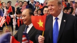 Tổng thống Trump trong chuyến thăm Việt Nam đầu năm ngoái.