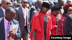 UNkosikazi Grace Mugabe and lomsekeli kamongameli uNkosikazi Joice Mujuru ngelanga bethola izicoco ze PhDs at the University of Zimbabwe on Friday. (Courtesy photo)