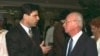 عکسی از «گونن سگف» (چپ) در کنار اسحاق رابین نخست وزیر وقت اسرائیل. 