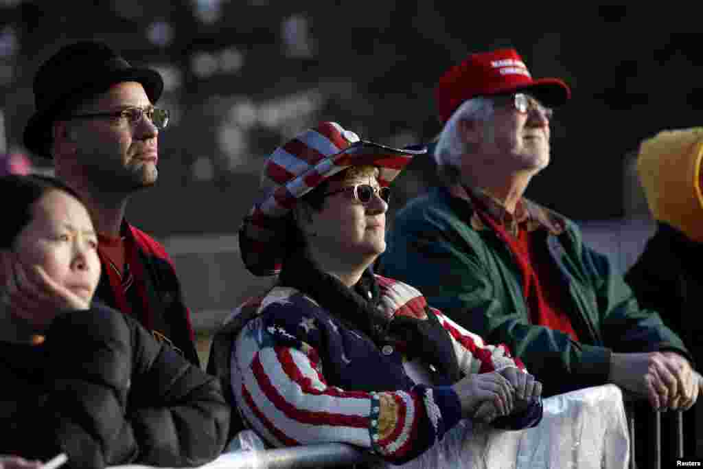 19일 워싱턴 DC 링컨기념관에서 열린 트럼프 미국 대통령 취임축하콘서트에 트럼프 대통령 당선인 지지자들이 참석했다.