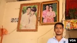 Suon Sakhen, spouse of the victim, stands in front of his wedding photos inside his house, in Chantrea district, Svay Rieng province, Feb 8, 2019. (Sun Narin/VOA Khmer) 