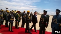 Xi Jinping au Zimbabwe (VOA).