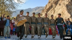 رقص کردی (عکس آرشیوی)